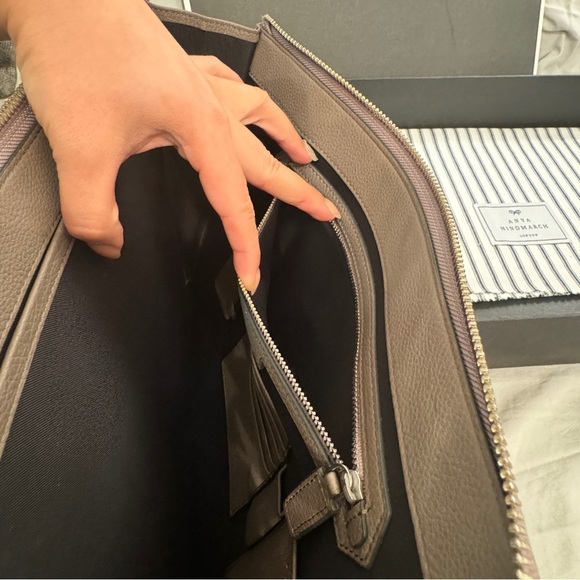 ANYA HINDMARCH
Eyes Document Case / clutch EUC - Picture 9 of 15